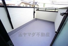 東向きバルコニーへは部屋を経由せずに出入りできます＾＾