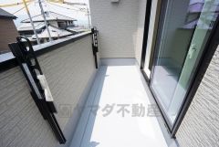 南向きに面しているバルコニーは日当たり良好で洗濯物も良く乾きます＾＾
