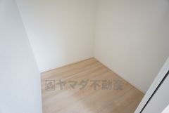キッチン横にはパントリー付き＾＾長期保存ができるもの、調理器具、防災グッズを入れておくのもいいですね。