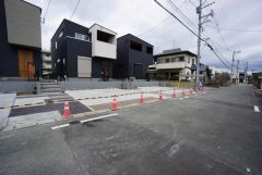 前面道路含む現地写真。