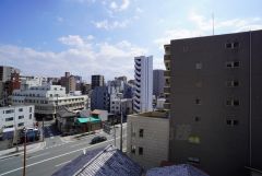 目の前に日差しを遮る建物がないので、日当たり＆風通し良好です＾＾