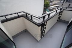 陽当たりの良いバルコニーです。お洗濯やお布団干しはもちろん、日光浴スペースにも＾＾足元は防水工事施工済です。