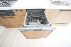 炊事時間を大幅に短縮できる食器洗浄乾燥機付き＾＾食器を洗う手間が減るので家族とのコミュニケーションの時間や自分の時間が増えますね。