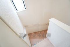 リビング階段は顔を合わせる時間が増えるので、ご家族とのコミュニケーションがとりやすく距離がグッと縮まりそうですね＾＾ 