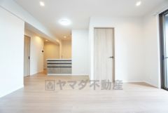 窓から光が差し込む明るいダイニングです＾＾