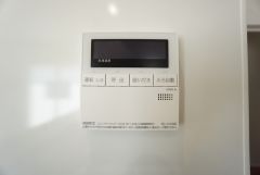 おいだき機能つきなのでお風呂に入る時間が異なるご家庭には嬉しいですね。ボタン一つで快適で便利な生活が＾＾