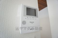 防犯はもちろんセールスマン対策にもなるモニター付きインターホン。