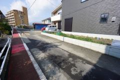 前面道路含む現地写真。