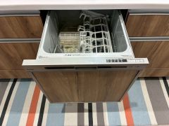 炊事時間を大幅に短縮できる食器洗浄乾燥機付き＾＾食器を洗う手間が減るので家族とのコミュニケーションの時間や自分の時間が増えますね。