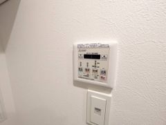 浴室暖房乾燥機付き＾＾梅雨の時期や花粉、PM2.5が酷いときなどの洗濯を干すのに重宝しそうですね＾＾