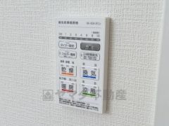 浴室暖房乾燥機には、暖房、乾燥、涼風、換気の4つの機能が付いています。タイマー付きです。換気・雨の日の洗濯も安心です＾＾