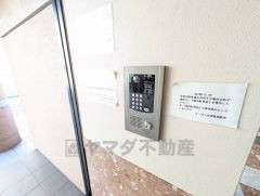オートロックモニター付きインターフォン完備＾＾
