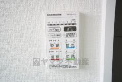 浴室暖房乾燥機には、暖房、乾燥、涼風、換気の4つの機能が付いています。タイマー付きです。換気・雨の日の洗濯も安心です＾＾