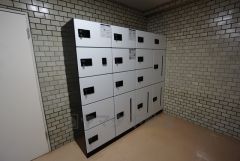 不在時でも荷物を受け取れる宅配ボックス付き。再配達の手間が省け、時間を有効活用できます。セキュリティ面でも安心です。