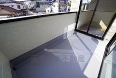 陽当たり、風通し良好なバルコニー。天気のいい日にはお布団もまとめて干せそうですね＾＾