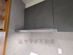 調理時の蒸気や匂いが換気扇に誘導され、効率的に排煙ができます＾＾