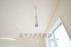 室内物干しは、雨の日や花粉の季節でも気にせず洗濯物が干せるので嬉しいですね＾＾