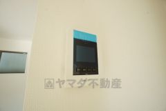 防犯はもちろん、セールスマン対策にもなるモニター付きインターホンです。