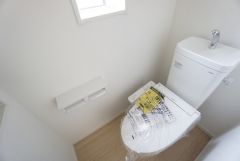 1階2階の2ヶ所にトイレがありますので、忙しい朝にも家族に気を使わず、ゆとりが生まれますね＾＾