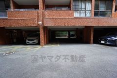 駐車場。空き状況はお問い合わせください。