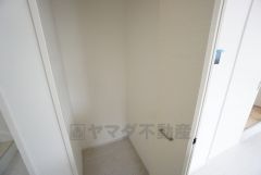 リビングには収納が設けられています。物が沢山集まりがちなリビングに収納スペースがあると便利ですね＾＾