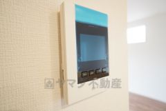 防犯はもちろん、セールスマン対策にもなるモニター付きインターホンです。お子さん1人での留守番時にも活躍しそうです。