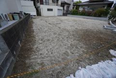 駐車スペースはゆとりある2台分を確保。マイカー用に、お客さま用に、余裕を持ってご利用いただけます＾＾ 