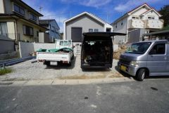 3台まで並列駐車できるので、急な来客時やお子様が成人して車を所有するようになっても安心です。
