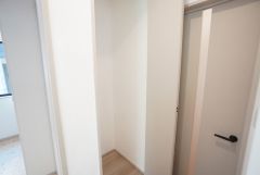 物が散らかりやすいリビングに収納スペースを確保。書類や雑貨をひとまとめにできまるため、お部屋をすっきりさせることが出来ます。