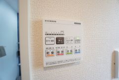 浴室暖房乾燥機には、暖房、乾燥、涼風、換気の4つの機能が付いています。タイマー付きです。換気・雨の日の洗濯も安心です＾＾