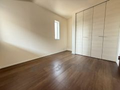 5.3帖洋室。住む人のこだわりを活かす洋室＾＾広めのクローゼットもあり荷物もすっきり片付けられ、ゆとりのある暮らしが出来ます＾＾