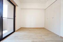 住む人のこだわりを活かす洋室。日当たりがよく、寝室としての利用もおすすめ。広めのクローゼットには荷物をすっきり片付けられ、ゆとりのある暮らしが出来ます＾＾