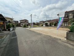前面道路は南西側約4.2ｍ、南東側約4.8ｍの公道に面しています＾＾