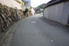 前面道路は東側約5.2ｍの公道に面しています＾＾