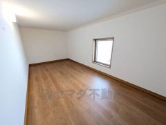 2階には小屋裏収納(4.5帖)付き。ご家族の衣類や荷物をまとめて収納できます＾＾適切な場所に配置することで生活動線を短くし、家事効率も高まりますね＾＾ 