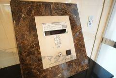 防犯性もばっちり、TVモニター付きインターホン完備。来訪者の顔が見えるので、安心＾＾お子さん1人での留守番時にも活躍しそうです。 