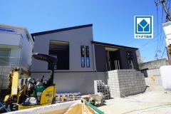生活がワンフロアで完結する、平屋建て＾＾敷地面積約75坪＾＾西鉄バス「大平寺」歩6分。天神・大橋・博多駅など多方面行き＾＾