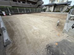 駐車スペースはゆとりある2台分を確保。マイカー用に、お客さま用に、余裕を持ってご利用いただけます＾＾