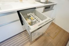 炊事時間を大幅に短縮できる食器洗浄乾燥機付き＾＾食器を洗う手間が減るので家族とのコミュニケーションの時間や自分の時間が増えますね。