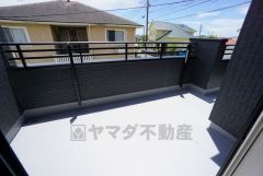 風通しも良く日当たり良好なバルコニーは、洗濯物を干すだけでなく、テーブルセットを置いて休日にブランチ、星を眺めながら晩酌もいいですね＾＾バルコニーのあるステキな生活をお楽しみください＾＾