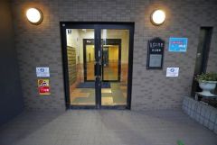 清潔感のあるエントランス。