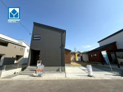 2号棟。 スーパー、コンビニ、ドラッグストア徒歩9分圏内。周辺環境充実。お問合せお待ちしております＾＾