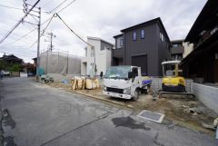 前面道路は西側約4.5～4.9ｍの公道に面しています＾＾ 