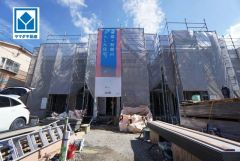 東野小学校まで徒歩4分と近く、お子様も無理なく通えます。スーパーやコンビニなども近く周辺環境充実。快適でゆとりのある生活空間で新生活を始めましょう^^