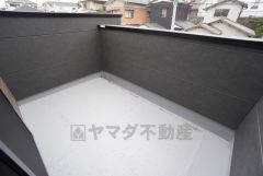広々としたバルコニー。 天気のいい日にはお布団もまとめて干せそうですね＾＾
