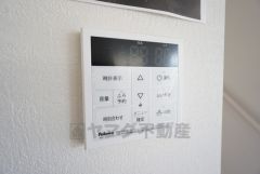 おいだき機能つきなのでお風呂に入る時間が異なるご家庭には嬉しいですね。ボタン一つで快適で便利な生活が＾＾