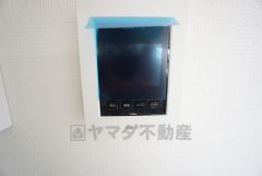 防犯はもちろん、セールスマン対策にもなるモニター付きインターホンです。お子さん1人での留守番時にも活躍しそうです。