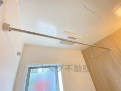 浴室暖房乾燥機付きなので梅雨時期や花粉、PM2.5が酷いときなどのお洗濯に便利ですね＾＾