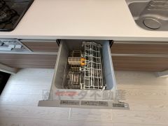 炊事時間を大幅に短縮できる食器洗浄乾燥機付き＾＾食器を洗う手間が減るので家族とのコミュニケーションの時間や自分の時間が増えますね。