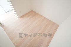 寝室にはウォークインクローゼットが設けられています。たっぷり収納できるので衣替えの心配もいりませんね＾＾